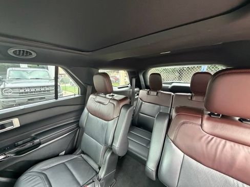 Used 2023 Ford Explorer Platinum w/ Technology Package AWD/4WD image 22