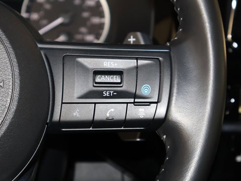 Used 2025 Nissan Pathfinder SV image 22