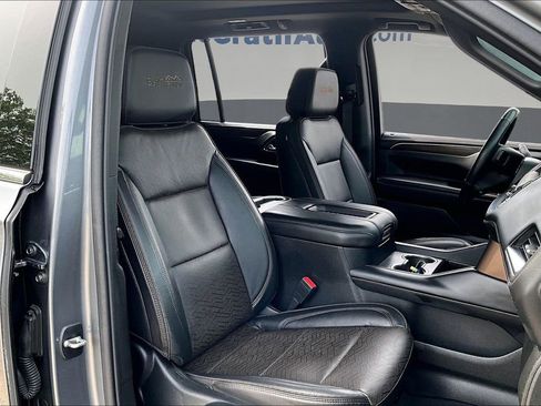 Used 2021 Chevrolet Suburban High Country w/ Premium Package AWD/4WD image 30