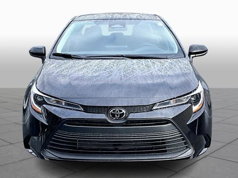 Used 2025 Toyota Corolla LE image 3