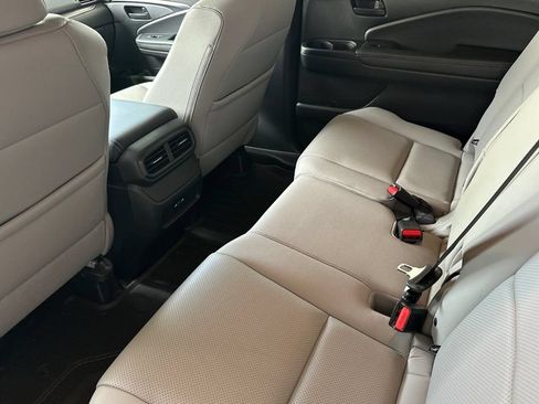 Used 2025 Honda Passport EX-L image 11