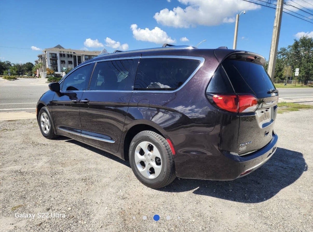 Used 2017 Chrysler Pacifica Touring-L Plus FWD image 6