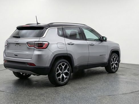 Used 2025 Jeep Compass Limited image 9