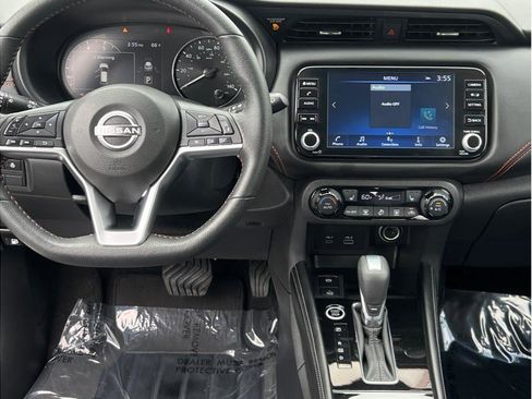 Used 2023 Nissan Kicks SR w/ SR Premium Package FWD image 12