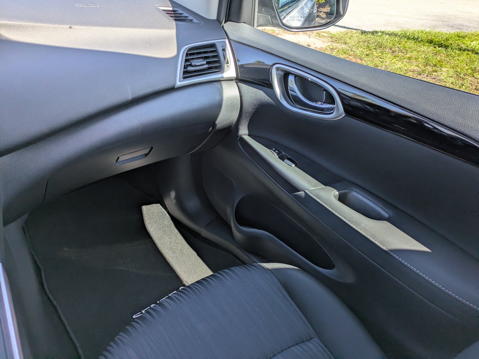 Used 2019 Nissan Sentra SV w/ Exterior Package FWD image 13