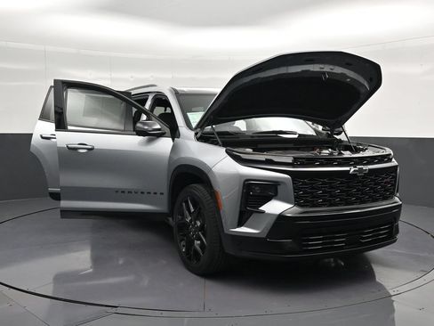 Used 2024 Chevrolet Traverse RS FWD image 35