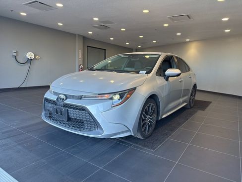 Used 2022 Toyota Corolla LE image 1