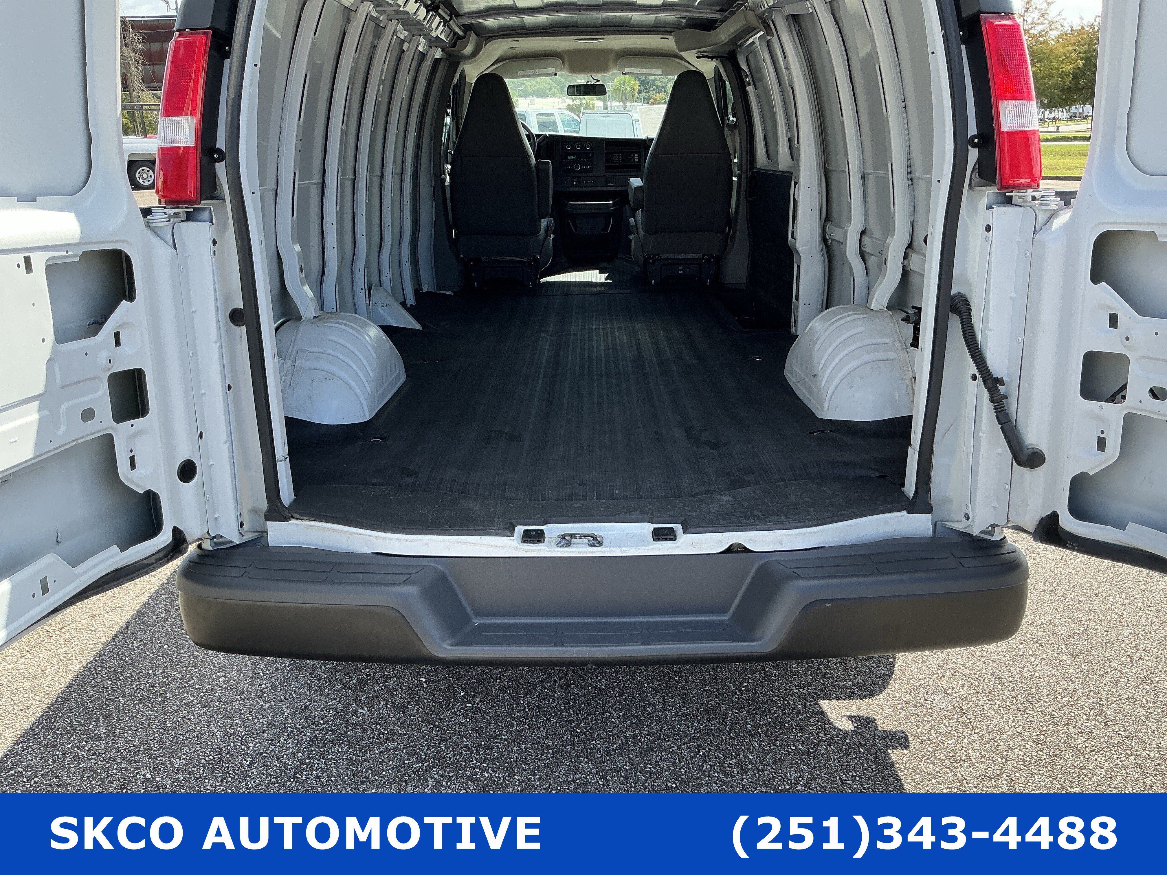 Used 2025 Chevrolet Express 2500 Extended w/ Driver Convenience Package RWD image 21
