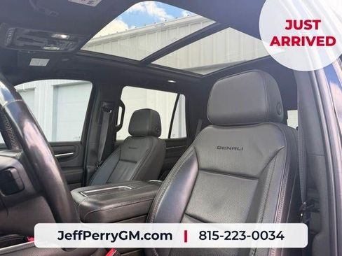 Used 2021 GMC Yukon Denali w/ Denali Premium Package AWD/4WD image 13