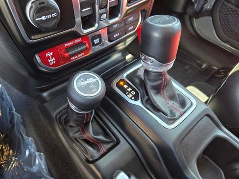 Used 2023 Jeep Wrangler Unlimited Rubicon 4xe AWD/4WD image 17