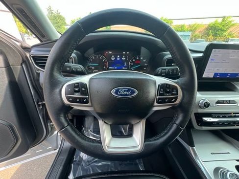 Used 2023 Ford Explorer XLT w/ Equipment Group 202A AWD/4WD image 34