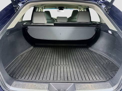 Used 2022 Toyota Venza XLE image 24