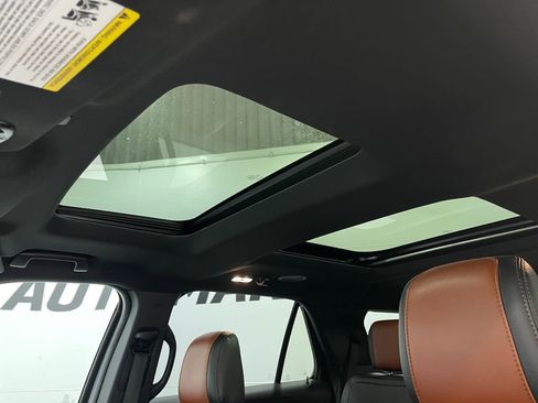 Used 2019 Ford Explorer XLT w/ Equipment Group 202A image 12