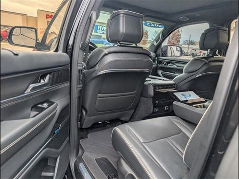 Used 2023 Jeep Grand Wagoneer Series II image 15