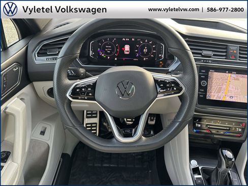 Certified 2022 Volkswagen Tiguan SEL R-Line image 16