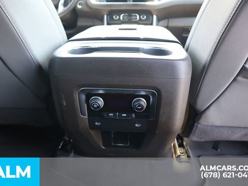 Used 2024 Chevrolet Suburban LT RWD image 27