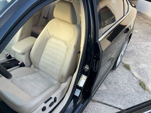 Used 2013 Volkswagen Passat TDI SEL Premium image 7