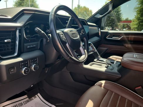 Used 2024 GMC Sierra 2500 Denali Ultimate AWD/4WD image 10