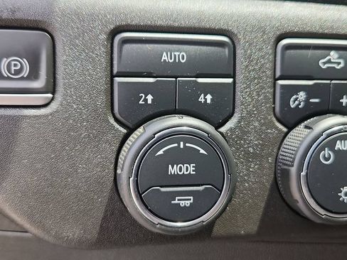 Used 2023 Chevrolet Silverado 1500 LT AWD/4WD image 20