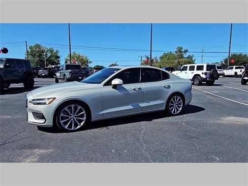 Used 2020 Volvo S60 T5 Momentum image 24