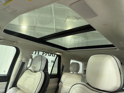 Used 2023 Lincoln Navigator Black Label image 11