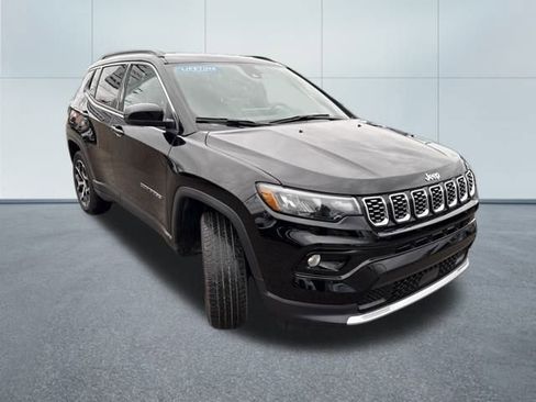 Used 2024 Jeep Compass Limited image 8