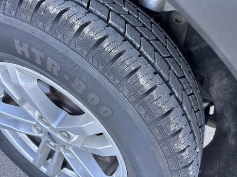 Used 2022 Ford Explorer XLT w/ Equipment Group 202A image 8