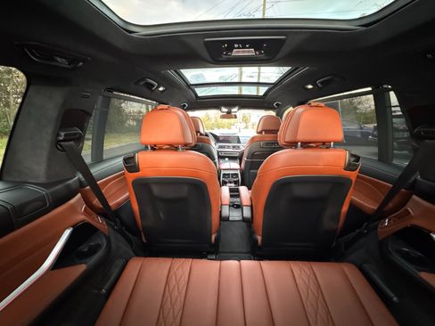 Used 2022 BMW X7 M50i image 64