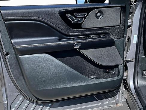 Used 2024 Lincoln Aviator Reserve AWD/4WD image 42