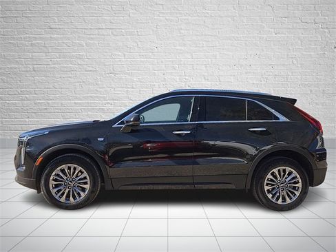 Used 2024 Cadillac XT4 Premium Luxury image 2