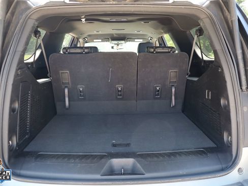 Used 2025 Chevrolet Suburban LT RWD image 27