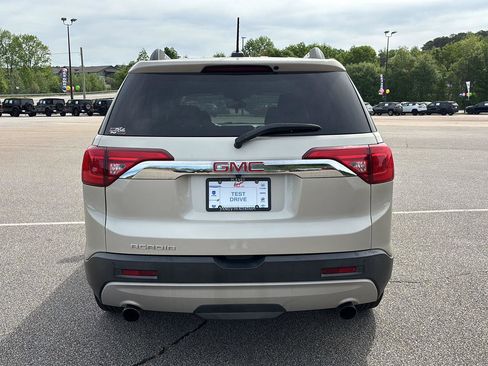 Used 2017 GMC Acadia SLT image 4