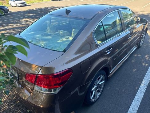 Used 2011 Subaru Legacy 2.5i Limited AWD/4WD image 3