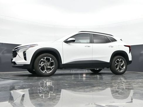 Used 2025 Chevrolet Trax LT w/ LT Convenience Package FWD image 41