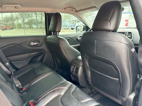 Used 2022 Jeep Cherokee Trailhawk image 24