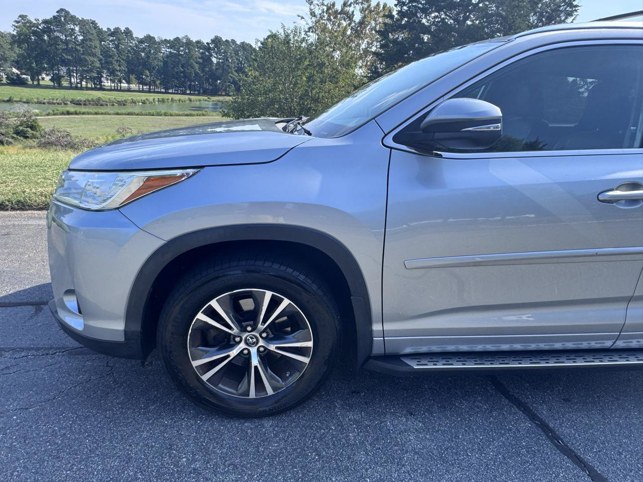 Used 2018 Toyota Highlander XLE AWD/4WD image 7