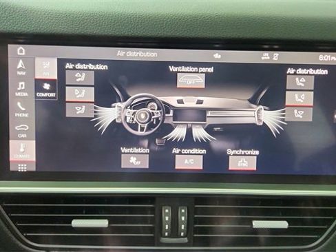 Used 2021 Porsche Cayenne Base image 47