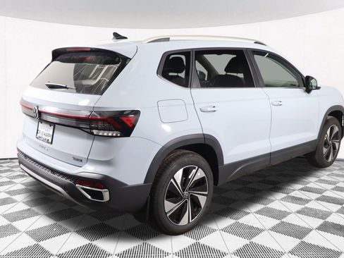 Used 2025 Volkswagen Taos SE image 25