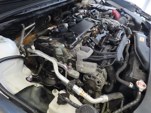 Used 2018 Toyota Camry XSE image 36