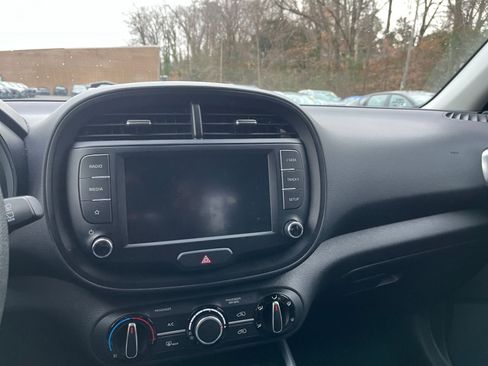 Used 2025 Kia Soul LX w/ LX Technology Package image 17