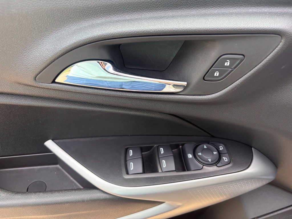 Used 2025 Chevrolet Trax LS FWD image 14
