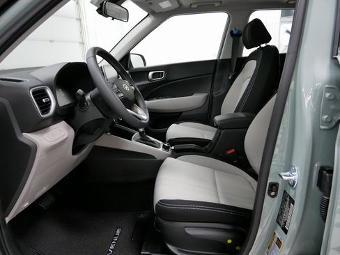 New 2025 Hyundai Venue SEL image 6