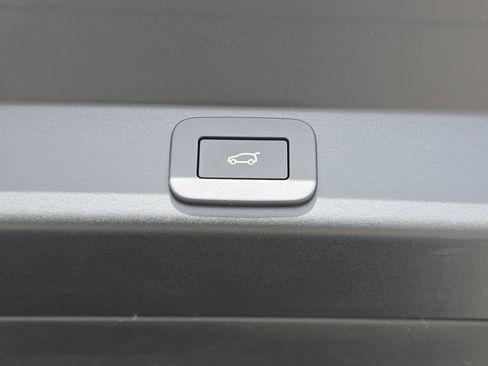 New 2026 Land Rover Range Rover Sport SE image 13