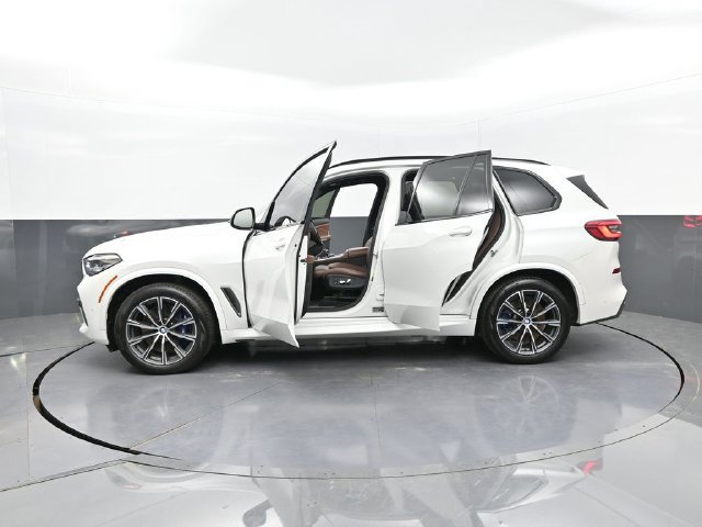 Used 2020 BMW X5 M50i w/ Premium Package AWD/4WD image 36