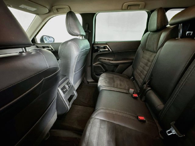 Used 2023 Mitsubishi Outlander SE FWD image 22