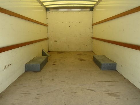 Used 2021 GMC Savana 3500 RWD image 12