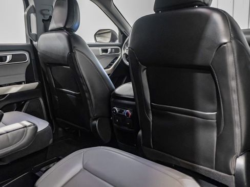 Used 2021 Ford Explorer XLT w/ Equipment Group 202A image 34