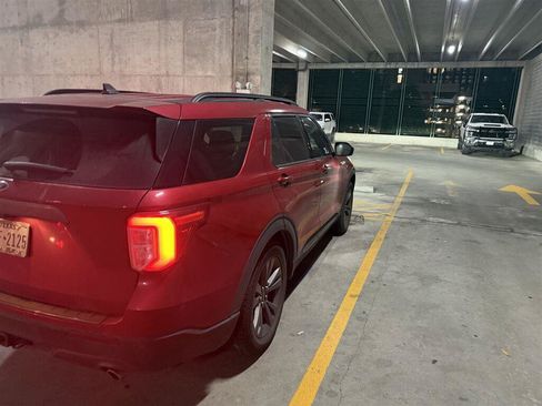 Used 2021 Ford Explorer XLT w/ Equipment Group 202A RWD image 6