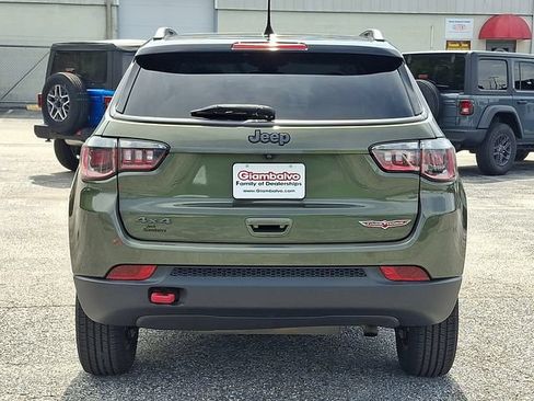 Used 2018 Jeep Compass Trailhawk w/ Leather Interior Group AWD/4WD image 3