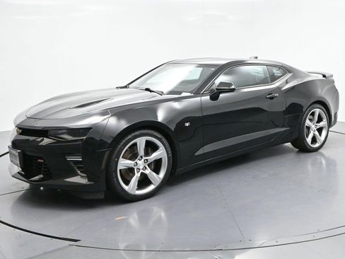 Used 2018 Chevrolet Camaro SS RWD image 3